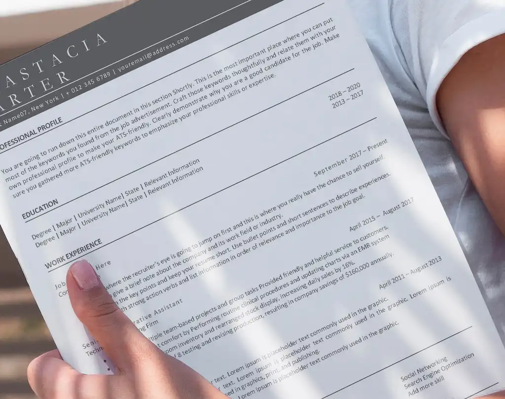 ATS Resume Template_Anastacia_Cv on hand