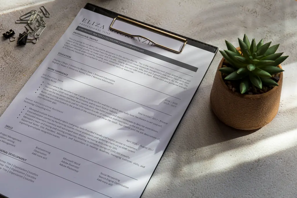 ATS_Resume_Template_ELIZA_MACKENZIE_clipboard mockup