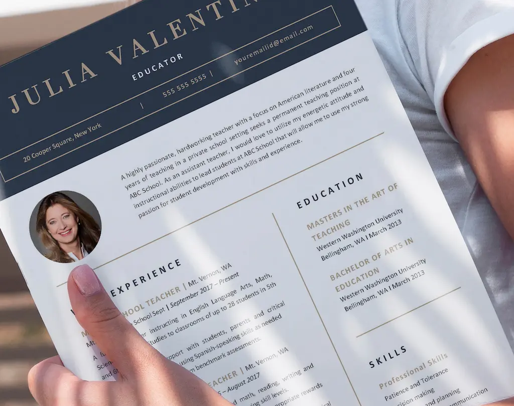 Teacher_Resume-template_Julia_Valentina_Cv on hand