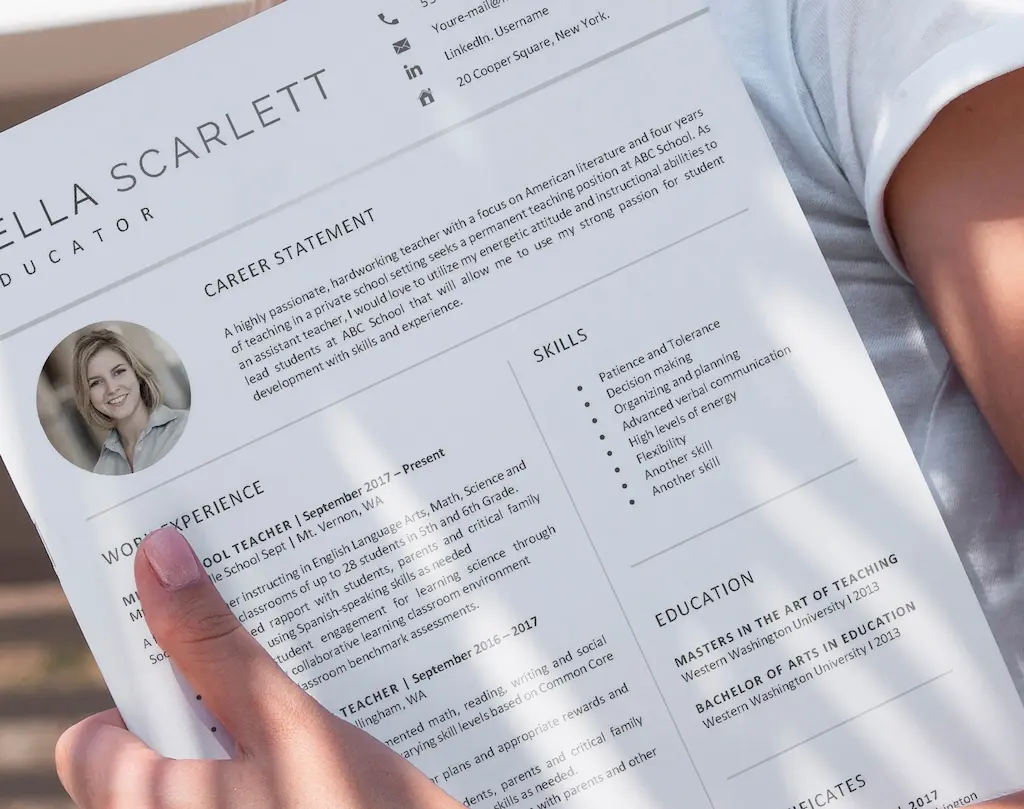 Teacher_resume_Template_Bella_Scarlett_Cv on hand